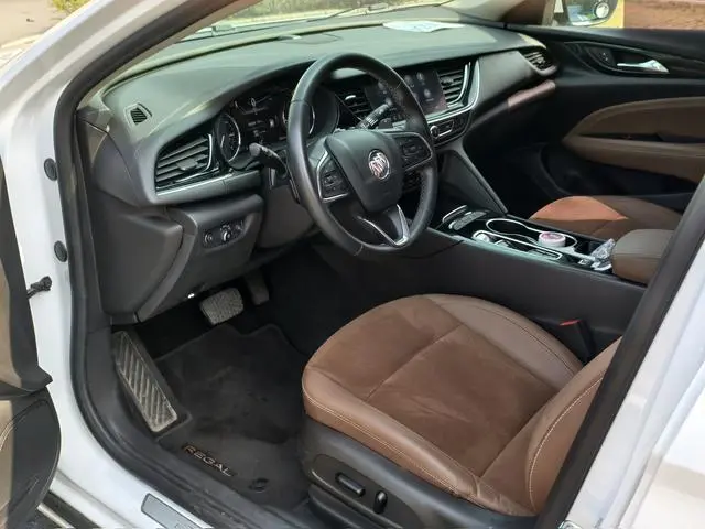 Buick Regal 552T luxury