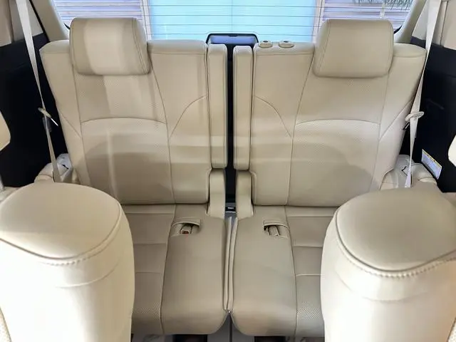 TOYOTA Elfa Dual engine 2.5L Deluxe Edition