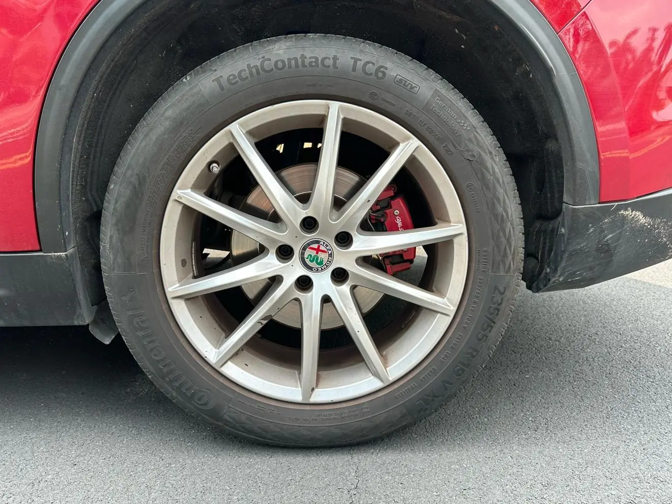 Alfa Romeo Stelvio 2.0T 200HP Deluxe Edition