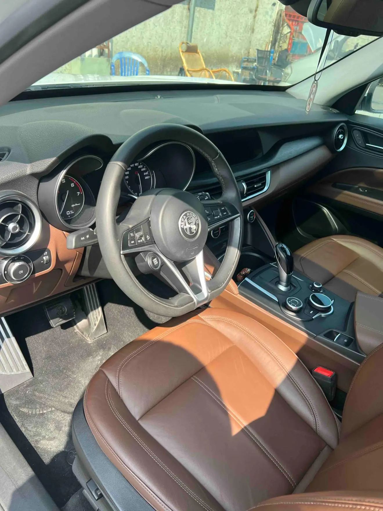 Alfa Romeo Stelvio 2.0T 200HP Deluxe Edition