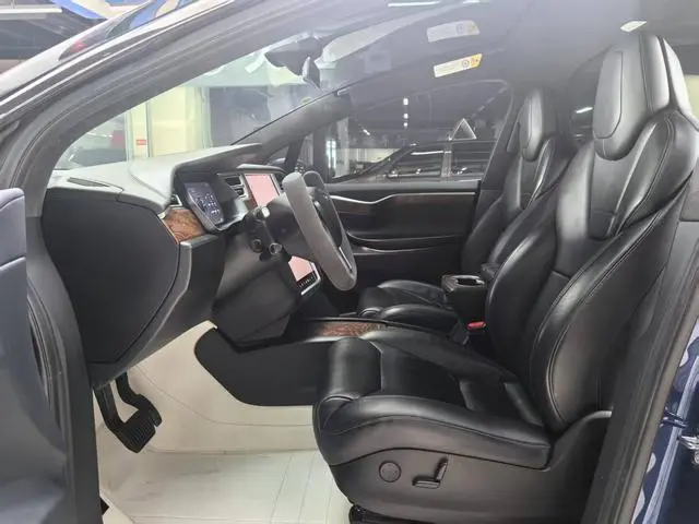 Tesla Model X 75D