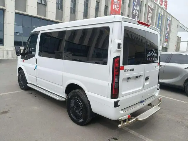 JMC Fushun 2.0T manual diesel short-axle low-top commercial multi-function passenger car 5 seats