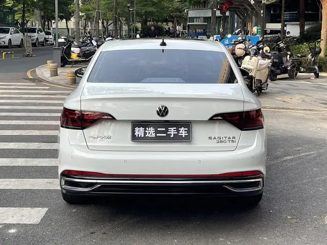 Volkswagen Sagitar 200TSI DSG Beyond Edition