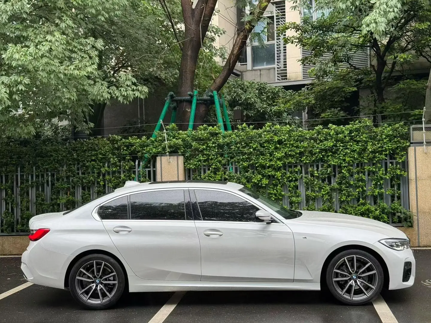 BMW BMW 3 Series 320Li M sports suit