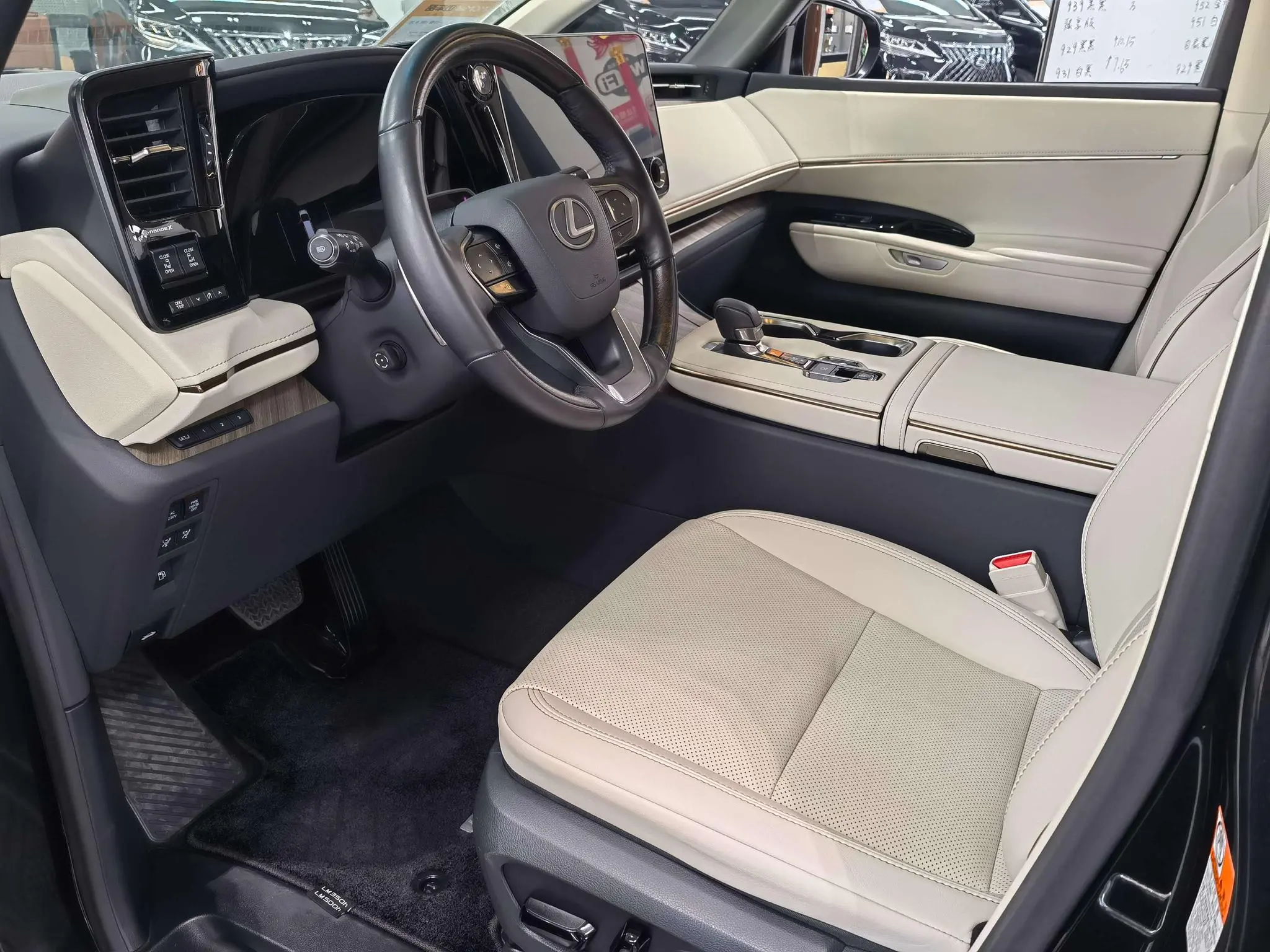 Lexus Lexus LM 500h DIRECT4 six-seater premium edition