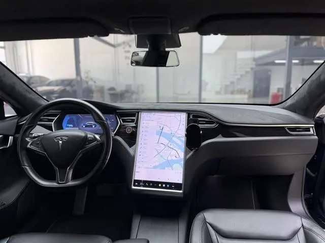 Tesla Model S 75D Standard battery life version