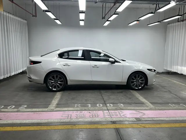 Mazda Mazda 3 Angkesaila 2.0L automatic quality dazzling version