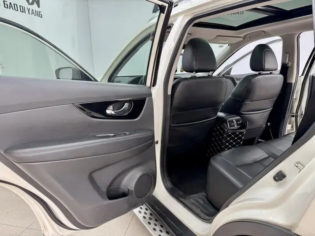 Nissan Qijun 2.0 L XL ITS CVT 2WD Comfort Commemorative Edition