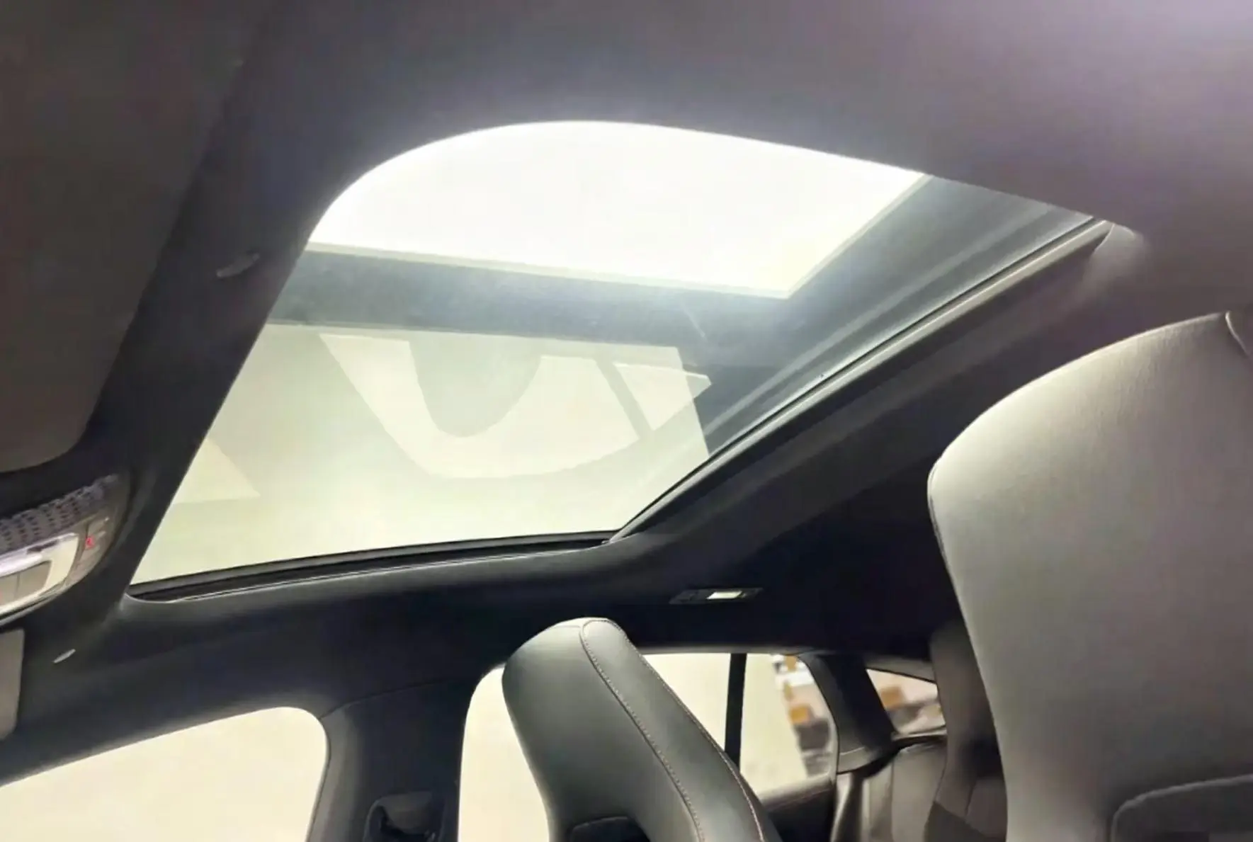 Mercedes-Benz Mercedes-Benz CLA CLA 200 five-door hunting sports car