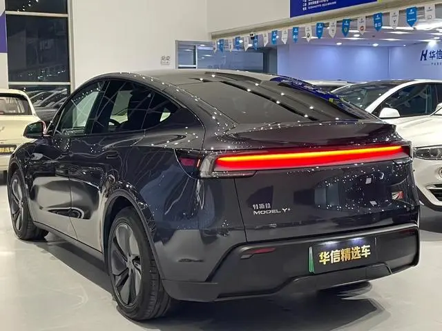Tesla Model Y Long battery life, all-wheel drive, first version