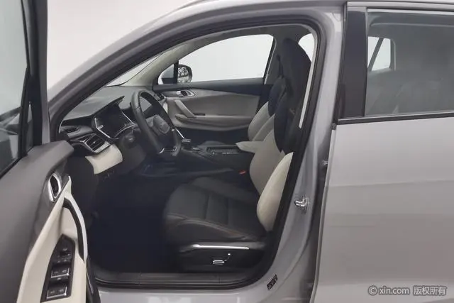 LYNK & CO Lynk & Co. 06 EM-P 84KM battery life version Pro