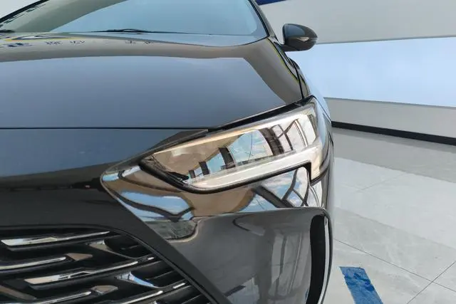 Buick Regal 25T Premium Edition