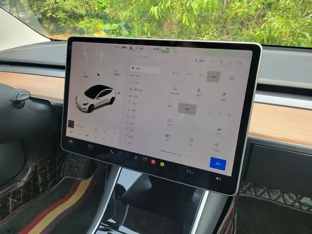 Tesla Model 3 Upgraded version of standard battery life rear drive