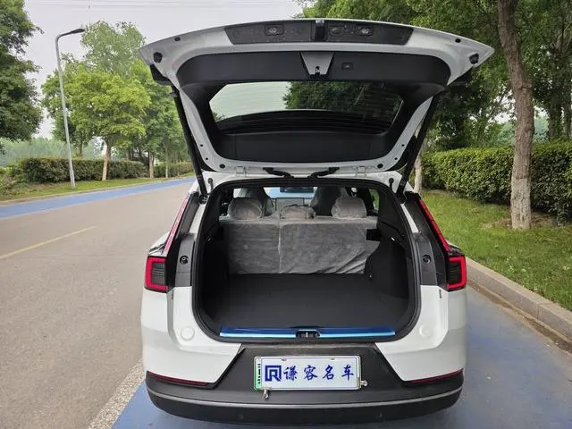 Volvo Volvo XC70 Four-wheel drive, long battery life Core