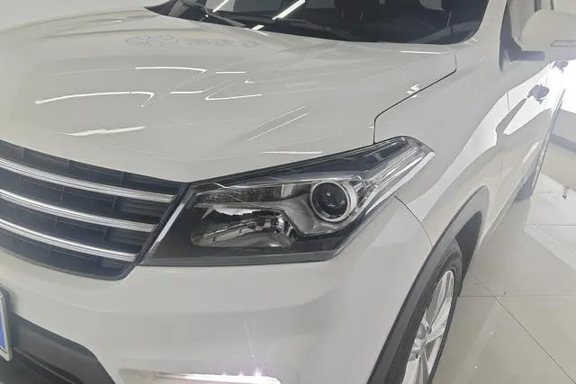 Dongfeng Fengguang Scenery S560 1.8L CVT Elite 7-seater country VI