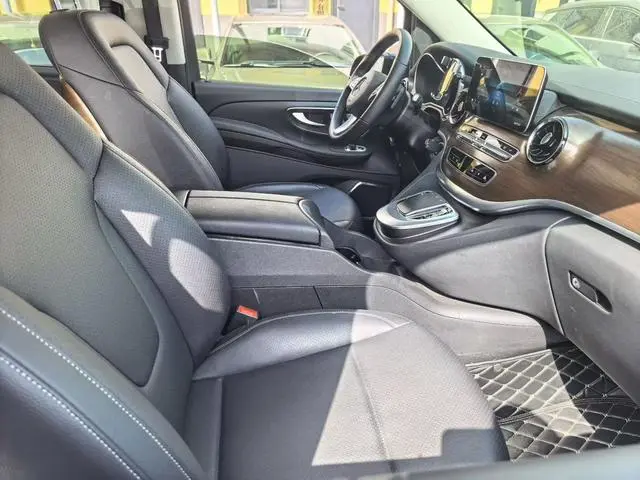 Mercedes-Benz Mercedes-Benz V-class V 260 L Long wheelbase Deluxe Edition