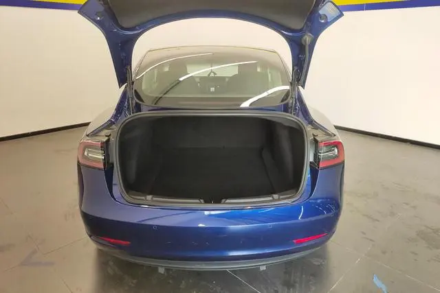 Tesla Model 3 Upgraded version of standard battery life rear drive