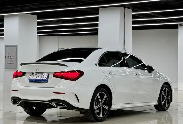Mercedes-Benz Mercedes-Benz A-class A 200 L sports sedan fashion Version