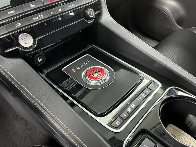 Jaguar Jaguar F-PACE 2.0T two-wheel drive R-Sport sports version