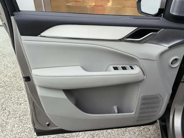 Volvo Volvo EM90 Ultra six seats