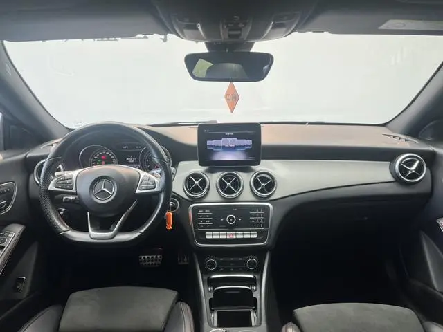 Mercedes-Benz Mercedes-Benz CLA CLA 220 4MATIC