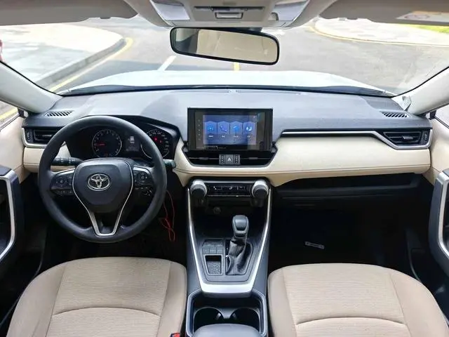 TOYOTA RAV4 Rongfang 2.0L CVT two-wheel drive fashion version