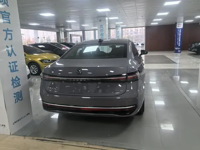 Volkswagen Passat Pro 380TSI Dragon Edition