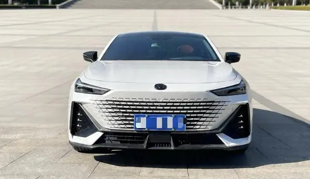 Changan Changan UNI-V 1.5T premium type