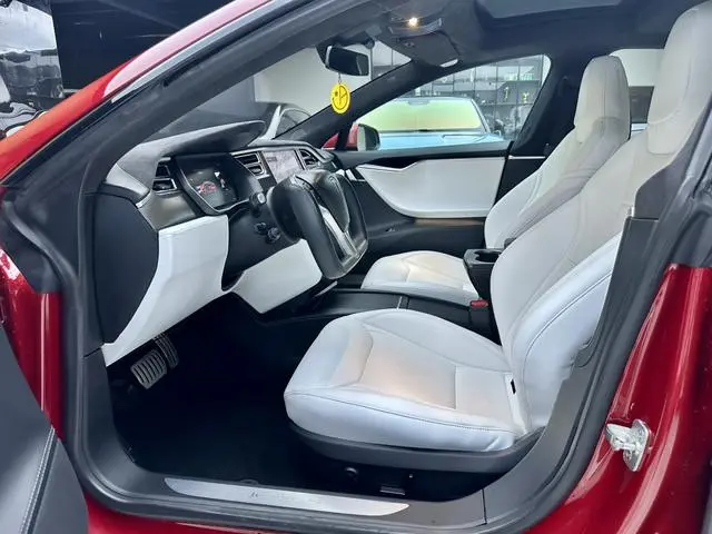 Tesla Model S P90D