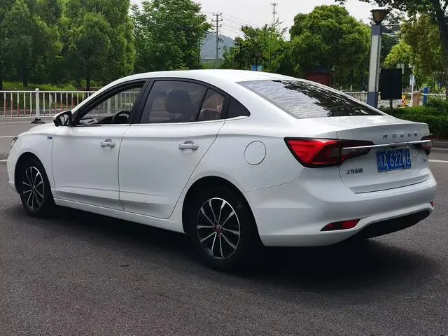 Roewe Roewe i5 1.5L automatic 4G Interconnection Linghao Ultimate Edition