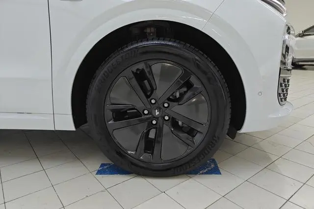 Li Auto Ideal L6 Pro version