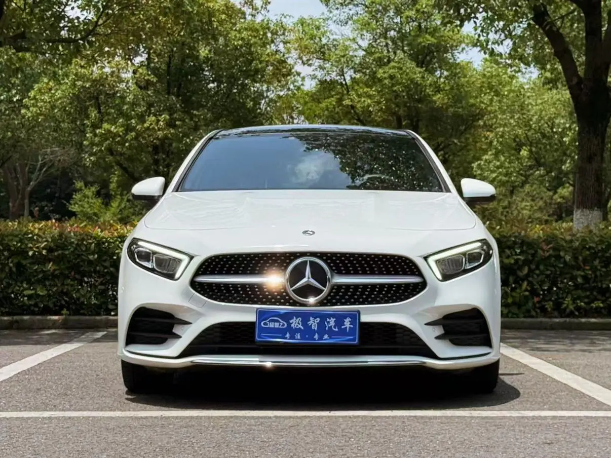 Mercedes-Benz Mercedes-Benz A-class A 200 L sports sedan fashion Version