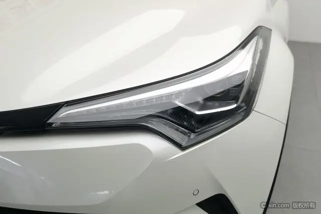 TOYOTA Toyota C-HR 2.0L Luxury Sunroof version Country VI