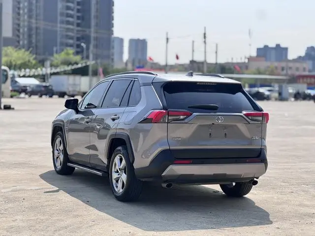 TOYOTA RAV4 Rongfang 2.0L CVT two-wheel drive fashion version