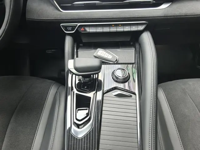 Geely Xingyue L 2.0TD high-power automatic two-wheel drive Skyrim version