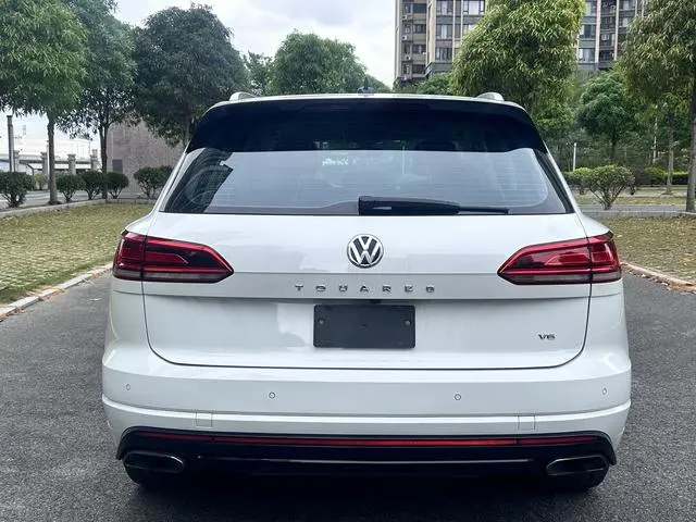 Volkswagen Touareg 3.0 TSI Sharp Front Version Country V