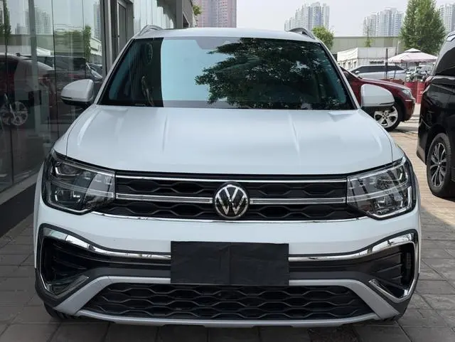 Volkswagen Tuyue 300TSI two-wheel drive full moon version