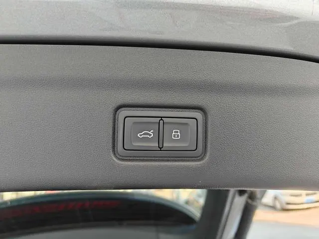 Audi Audi Q6L e-tron First pilot version