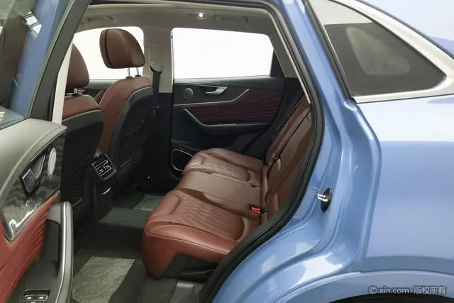 Hongqi Hongqi HS5 2.0T four-wheel drive flag collar Pro version