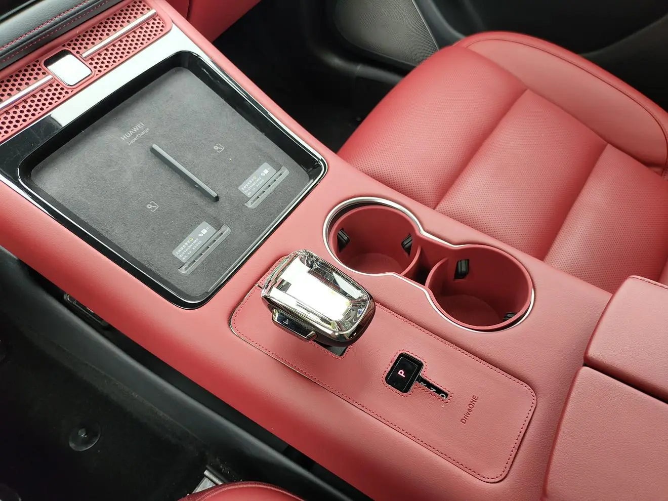 AITO Ask the world M5 Extended range Max RS four-wheel drive high-end smart driving version
