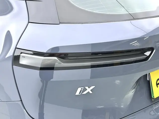 BMW BMW iX xDrive40