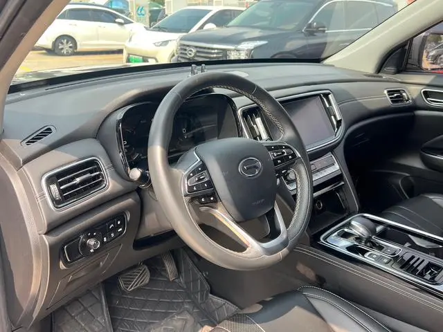 GAC Trumpchi GS8 390T two-wheel drive Luxury Zhilian Commemorative Edition