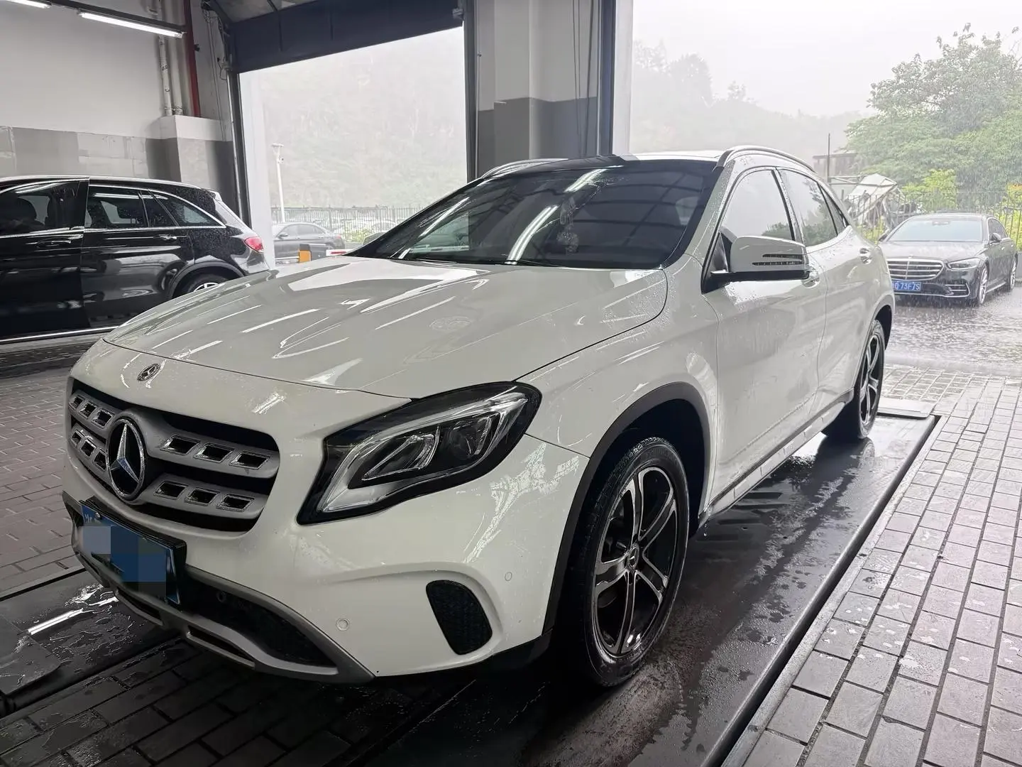 Mercedes-Benz Mercedes-Benz GLA GLA 200 fashion type