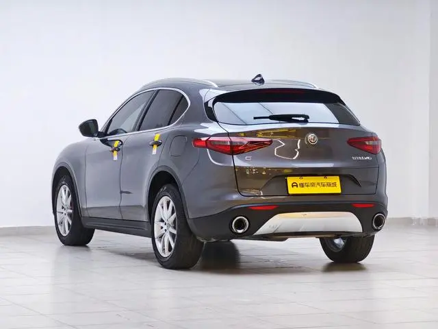 Alfa Romeo Stelvio 2.0T 280HP Deluxe Edition