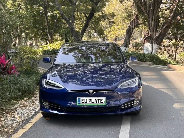 Tesla Model S 75D Standard battery life version