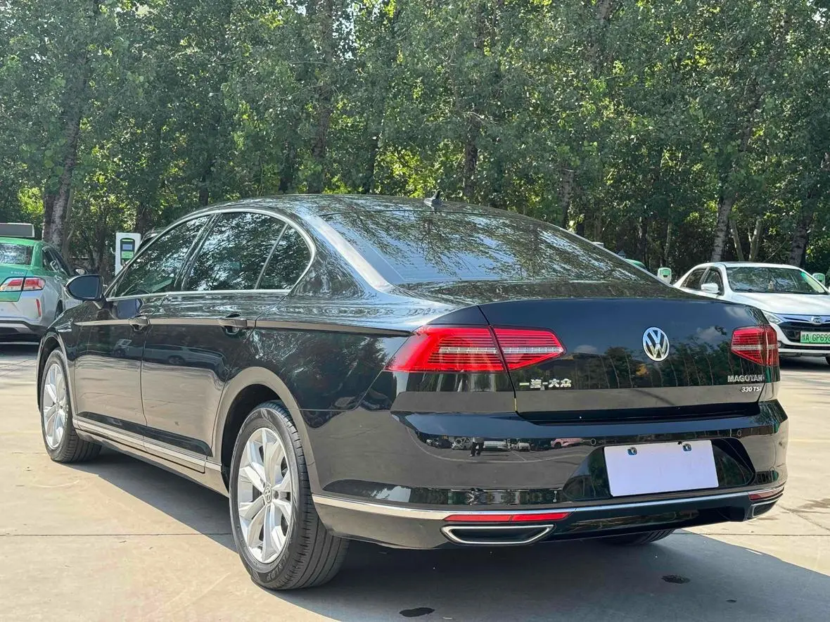 Volkswagen Magotan 330TSI DSG Luxury Country VI