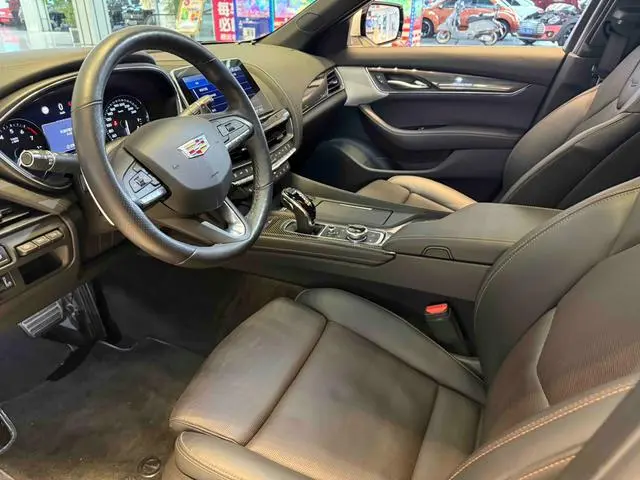 Cadillac Cadillac CT5 28T platinum sporty