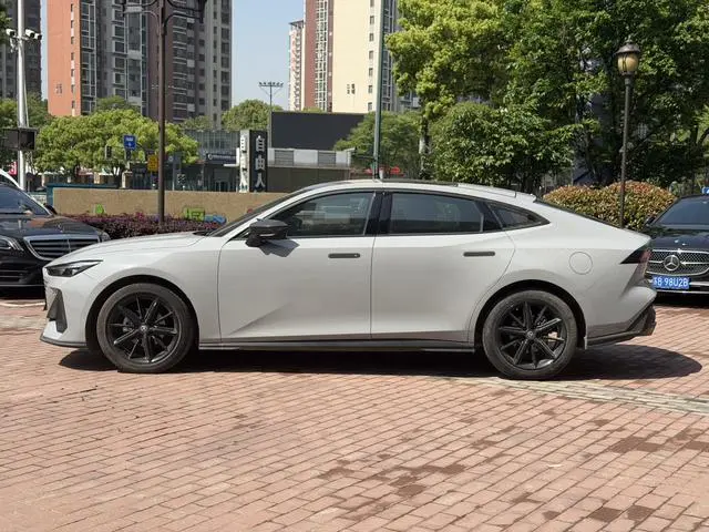 Changan Changan UNI-V 1.5T premium type