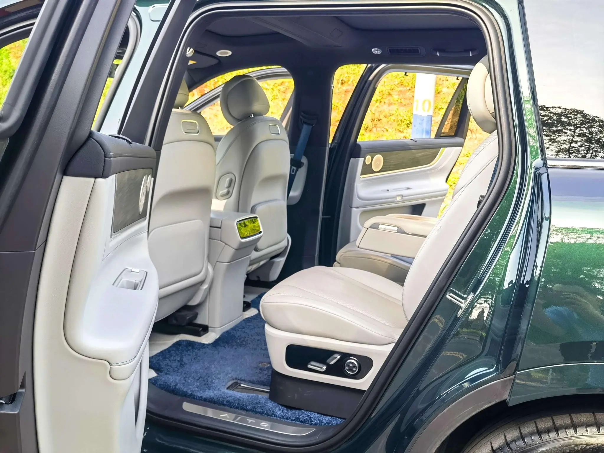 AITO Ask the world M9 Extended range Ultra six-seater version