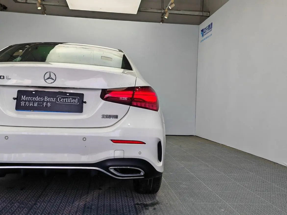 Mercedes-Benz Mercedes-Benz A-class A 200 L sports sedan fashion Version